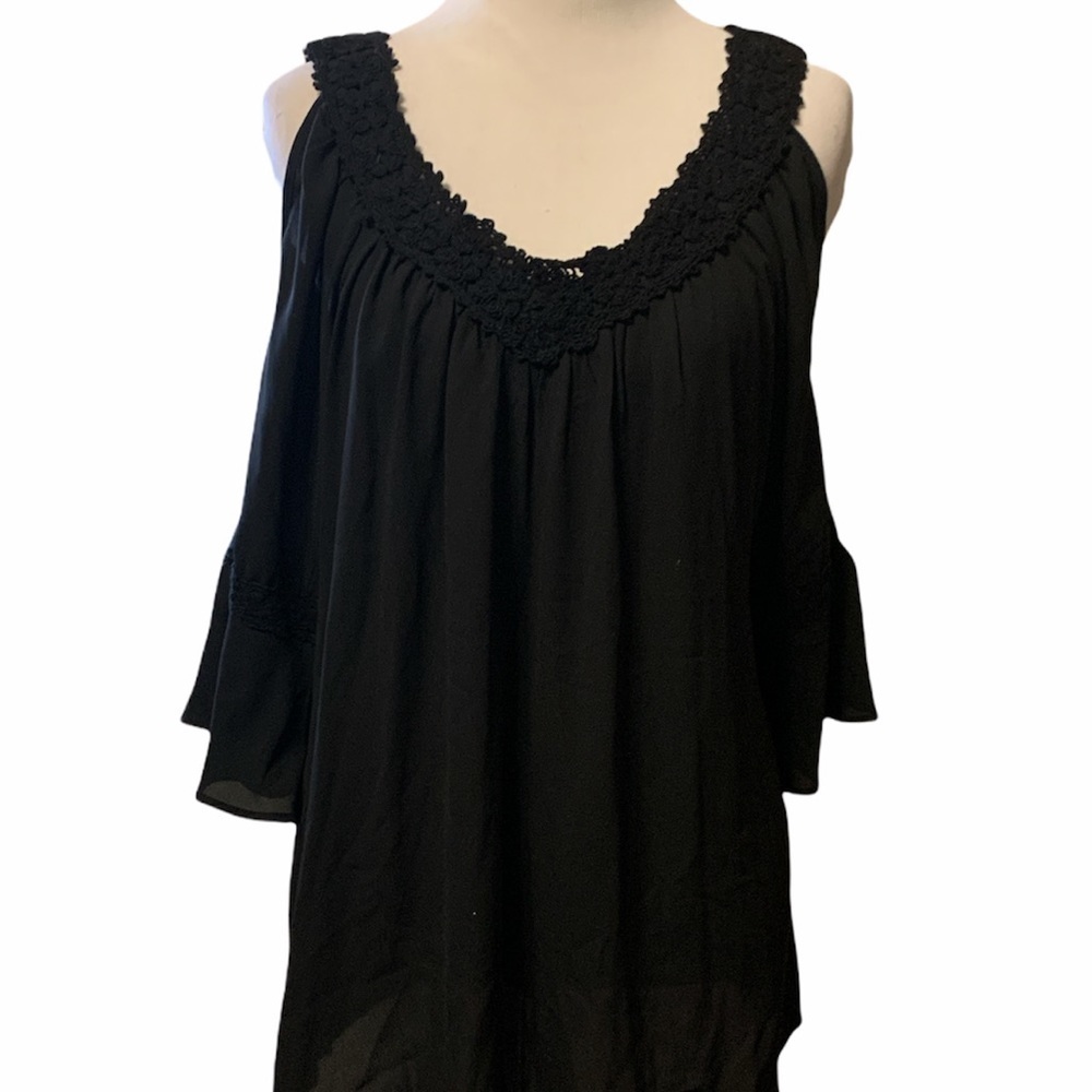 Charming Charlie black cold shoulder V-neck front and back loosefitting top